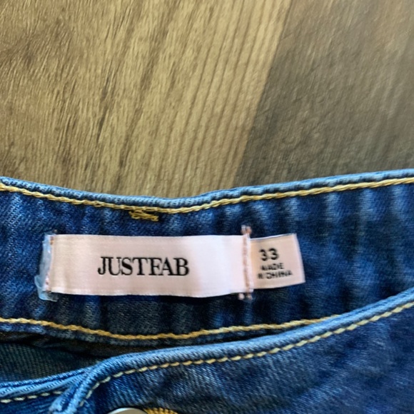 Just Fab‎ distressed stretch cuffed jeans. NWT. Retail 54.95 - Picture 3 of 7